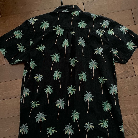 EUC Rip Curl size small meds button down - Picture 4 of 4